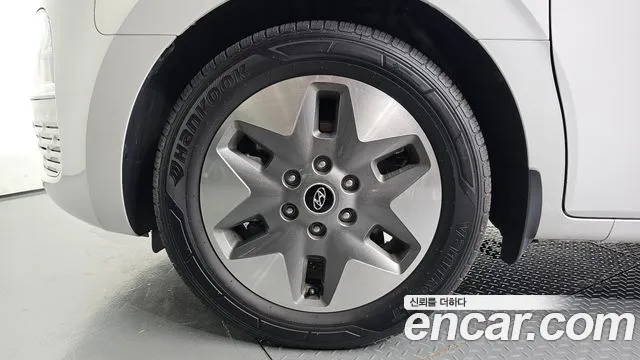Hyundai Staria 2024 thumb 5