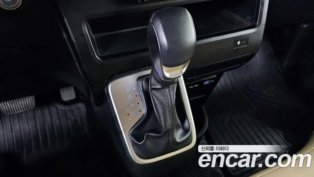 Hyundai Staria 2024 thumb 9