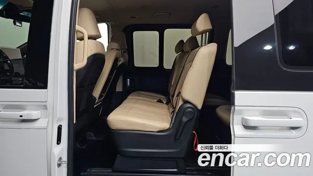 Hyundai Staria 2024 thumb 12