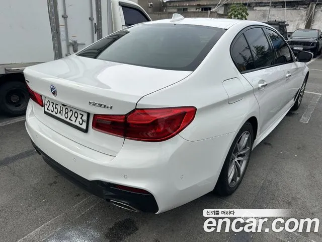 BMW 5-Series 2017 thumb 4