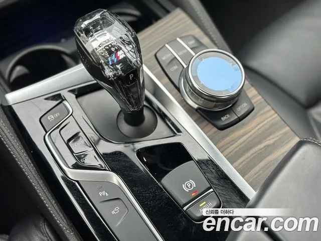 BMW 5-Series 2017 thumb 9