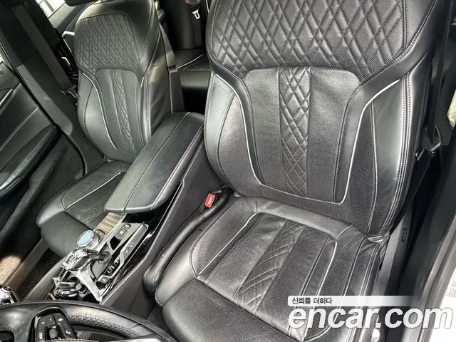 BMW 5-Series 2017 thumb 10
