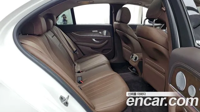 Mercedes-Benz E-Класс 2019 thumb 12