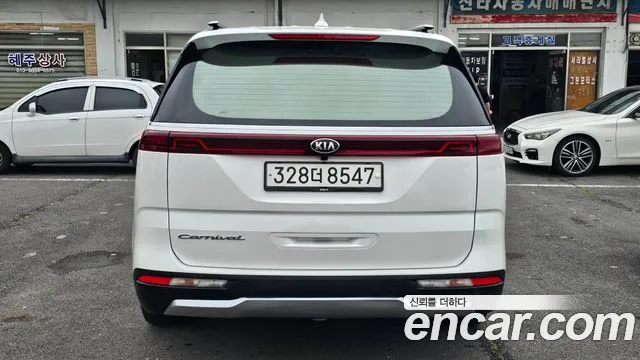 Kia Carnival 2021 thumb 6