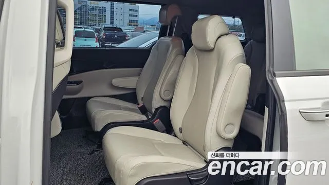 Kia Carnival 2021 thumb 9
