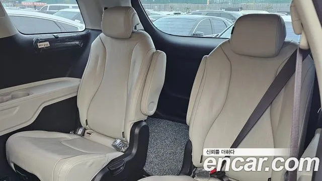 Kia Carnival 2021 thumb 10