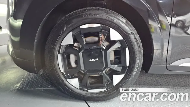 Kia Carnival 2024 thumb 4