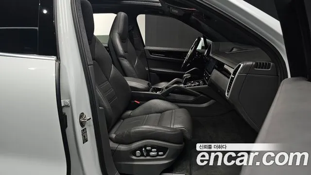 Porsche Cayenne 2019 thumb 10