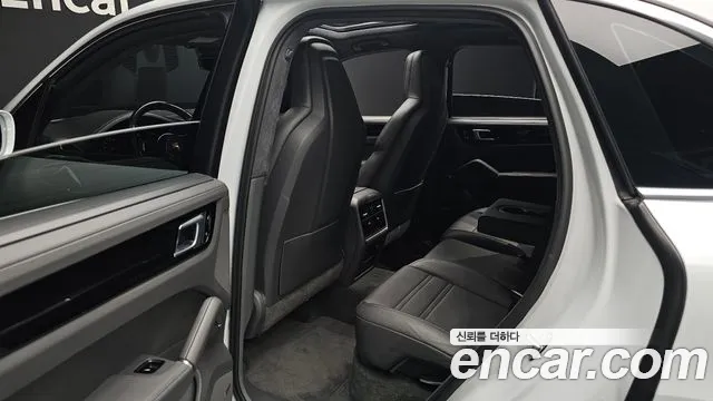 Porsche Cayenne 2019 thumb 12