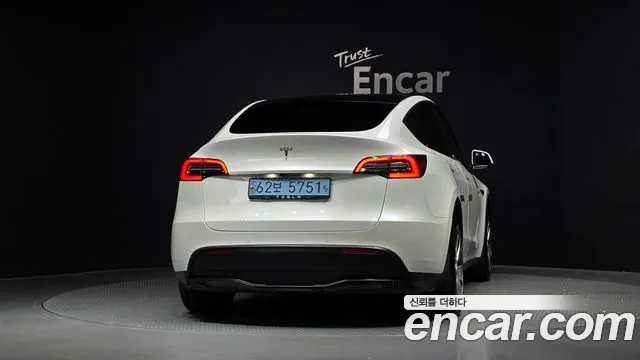 Tesla Model Y 2021 thumb 4