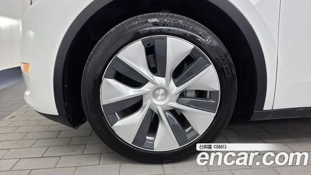 Tesla Model Y 2021 thumb 5