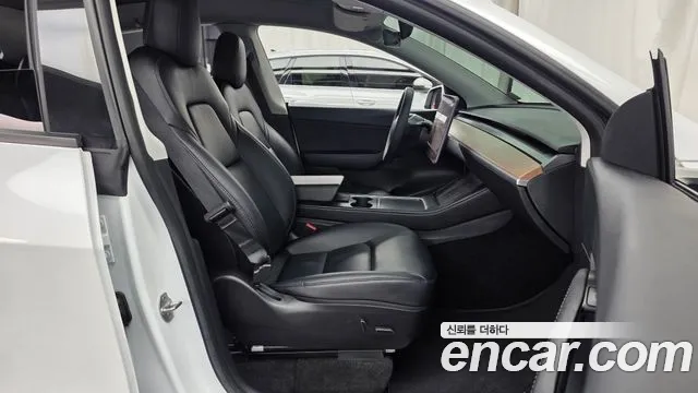 Tesla Model Y 2021 thumb 11