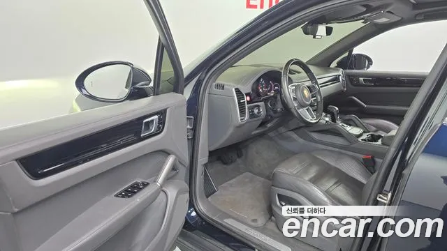 Porsche Cayenne 2021 thumb 10