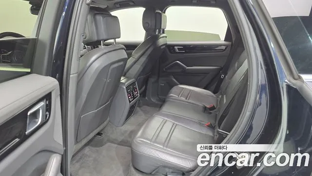 Porsche Cayenne 2021 thumb 11