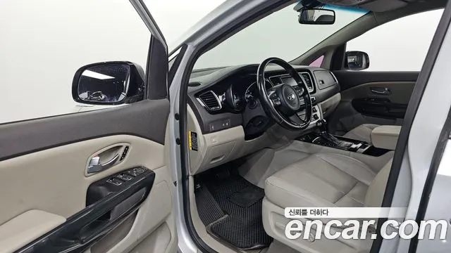 Kia Carnival 2014 thumb 10