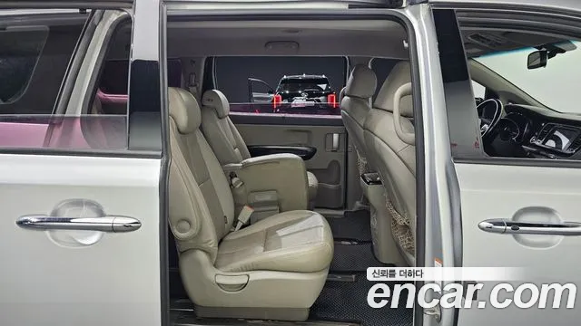 Kia Carnival 2014 thumb 11