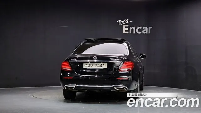 Mercedes-Benz E-Класс 2017 thumb 3