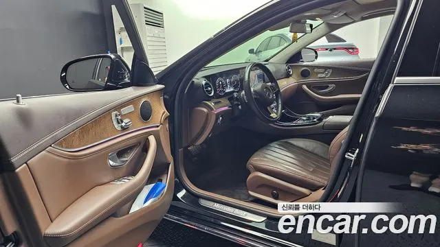 Mercedes-Benz E-Класс 2017 thumb 9