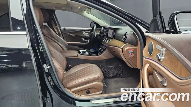 Mercedes-Benz E-Класс 2017 thumb 10