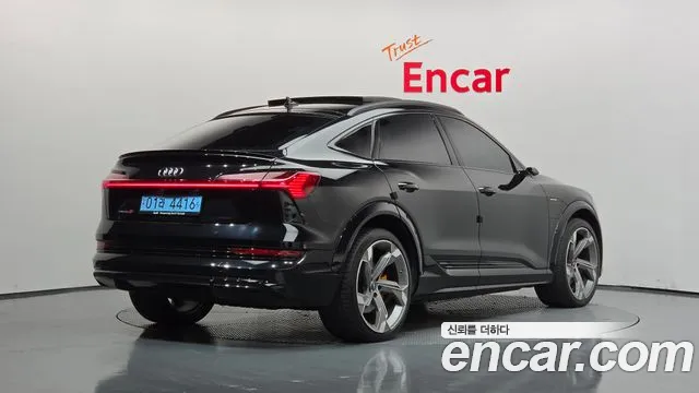 Audi e-tron 2023 thumb 2
