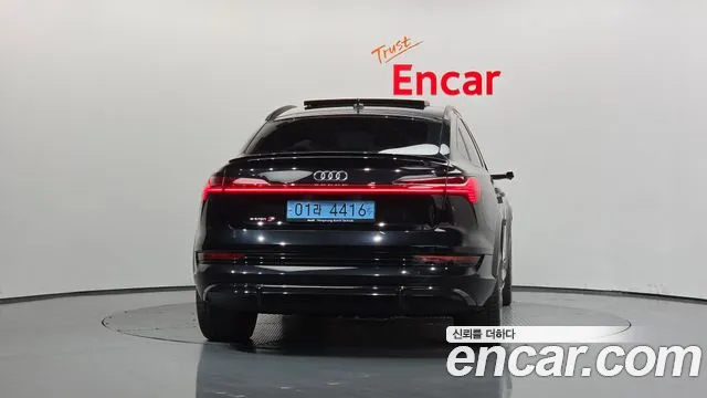 Audi e-tron 2023 thumb 4