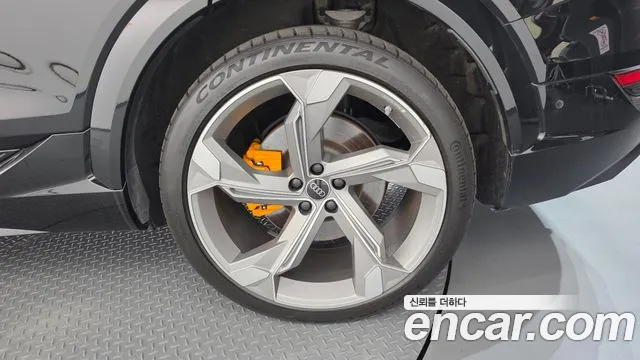 Audi e-tron 2023 thumb 5