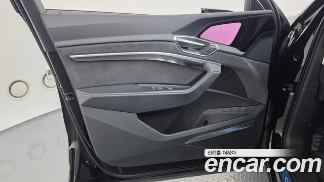 Audi e-tron 2023 thumb 9