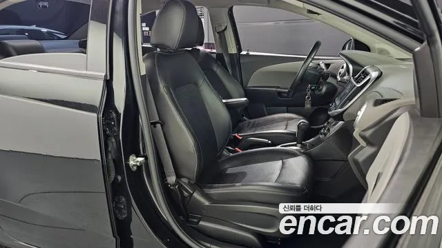 ChevroletGMDaewoo Aveo 2017 thumb 12