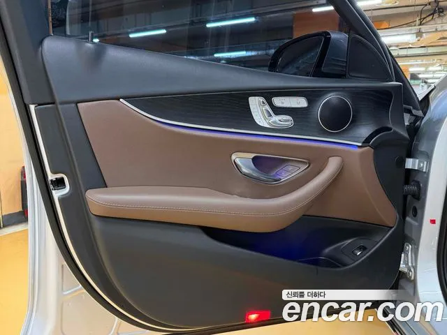 Mercedes-Benz E-Класс 2017 thumb 9
