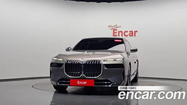BMW 7-Series 2023 thumb 2