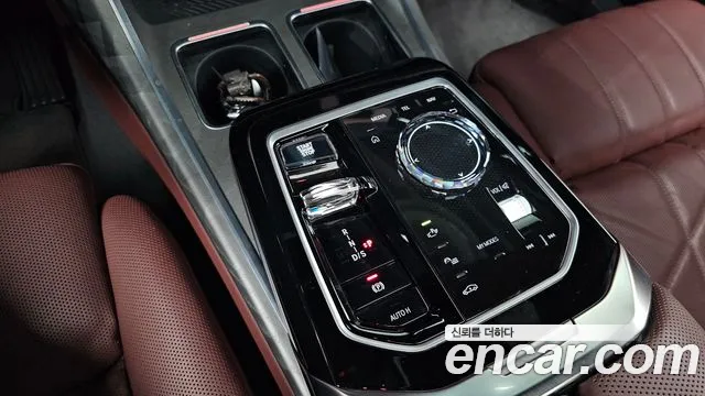 BMW 7-Series 2023 thumb 8