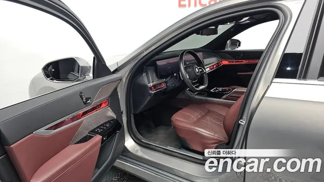 BMW 7-Series 2023 thumb 9