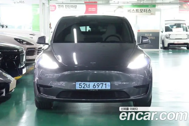 Tesla Model Y 2023 thumb 2