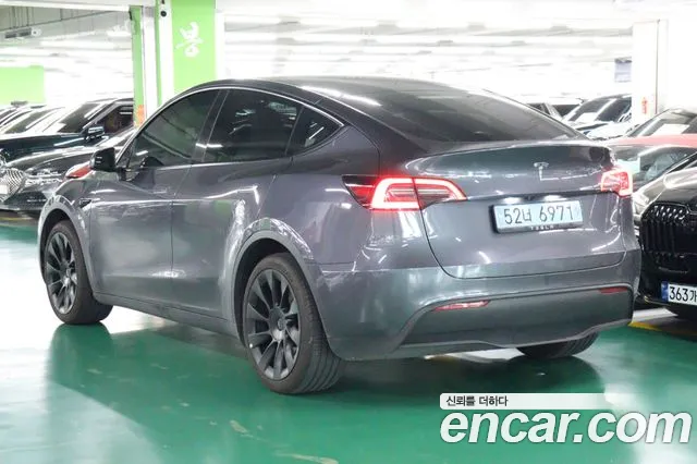 Tesla Model Y 2023 thumb 4