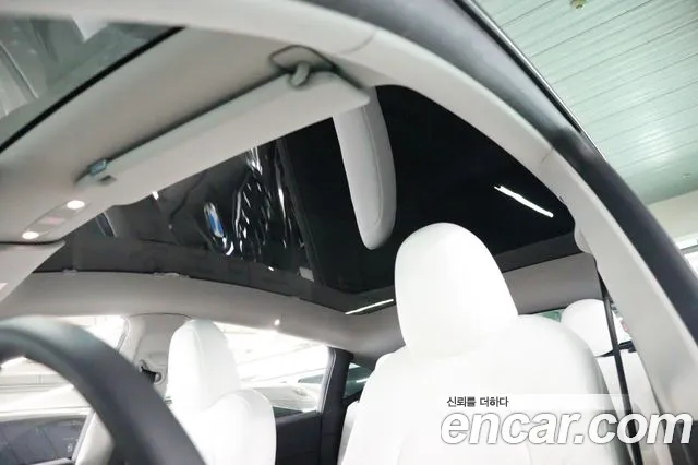 Tesla Model Y 2023 thumb 5
