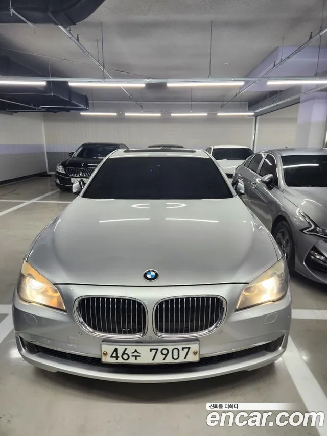BMW 7-Series 2011 thumb 3