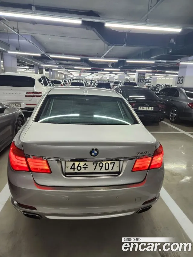 BMW 7-Series 2011 thumb 4