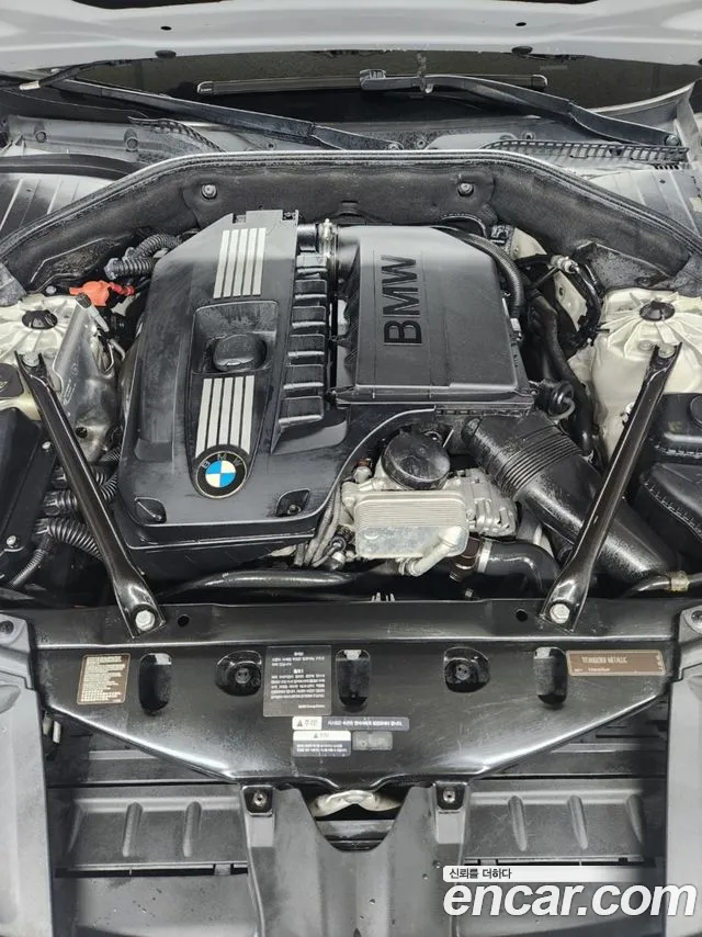 BMW 7-Series 2011 thumb 6