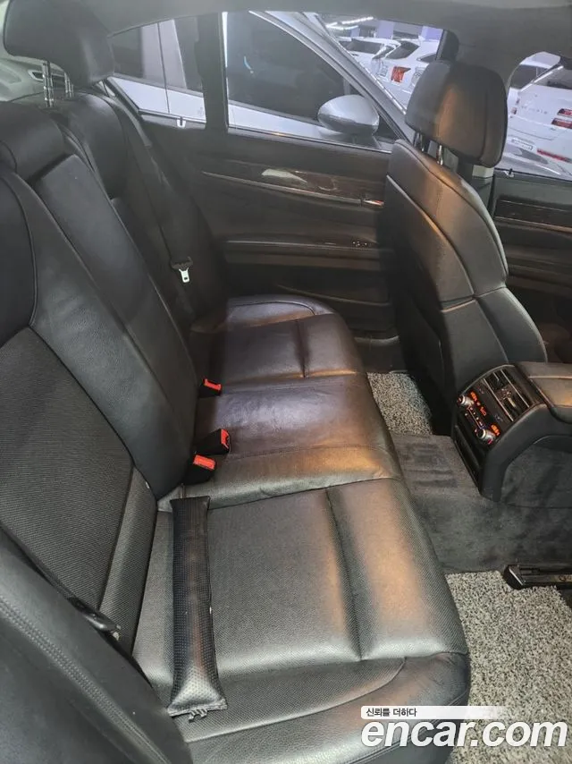 BMW 7-Series 2011 thumb 7