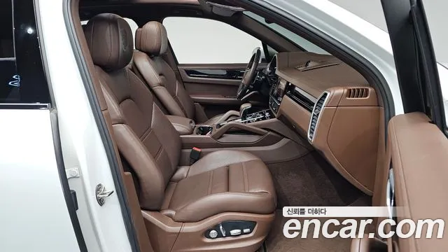 Porsche Cayenne 2021 thumb 11