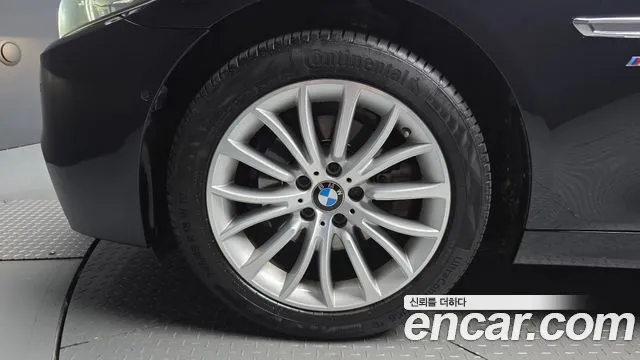 BMW 5-Series 2016 thumb 5