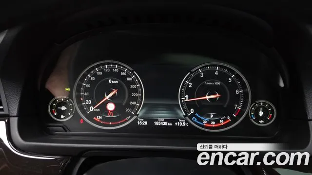 BMW 5-Series 2016 thumb 8