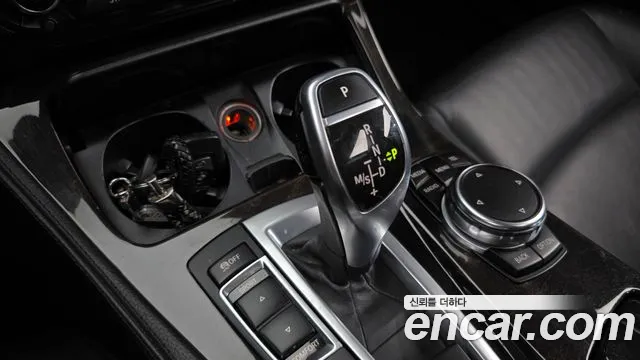 BMW 5-Series 2016 thumb 9