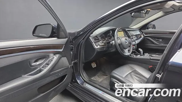 BMW 5-Series 2016 thumb 10
