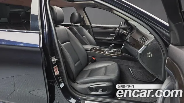 BMW 5-Series 2016 thumb 11
