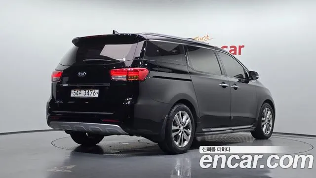 Kia Carnival 2017 thumb 2