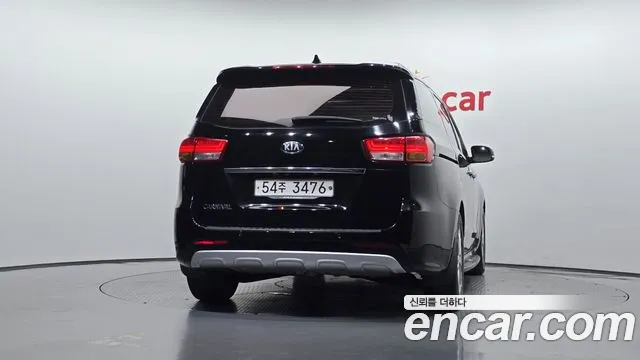 Kia Carnival 2017 thumb 4