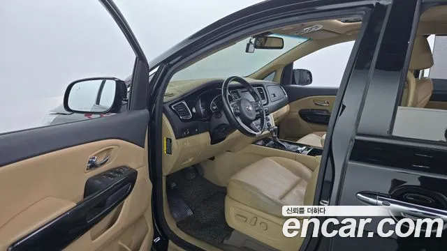 Kia Carnival 2017 thumb 10