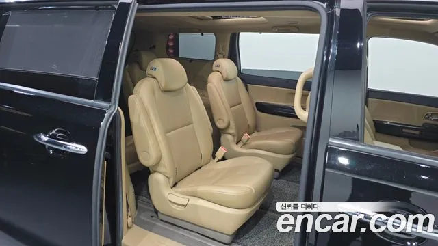 Kia Carnival 2017 thumb 11
