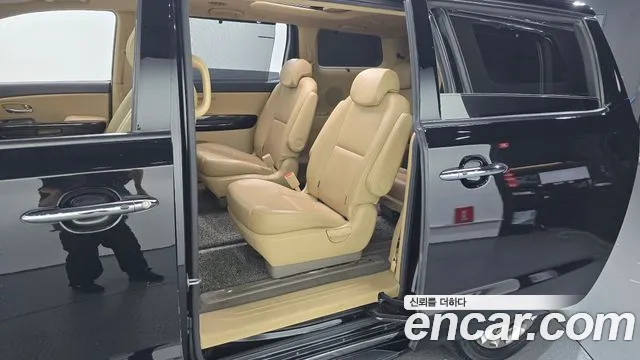 Kia Carnival 2017 thumb 12